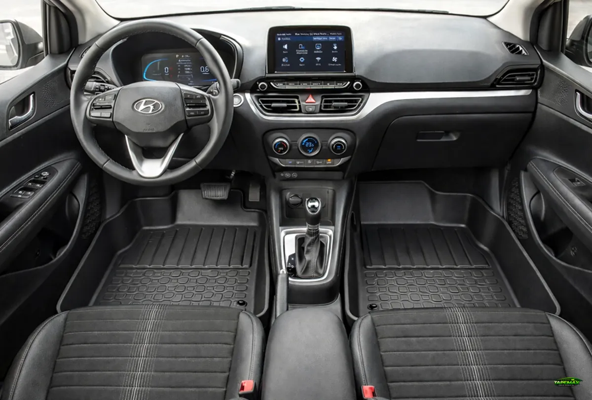 Intérieur du véhicule avec tapis Stellicar
